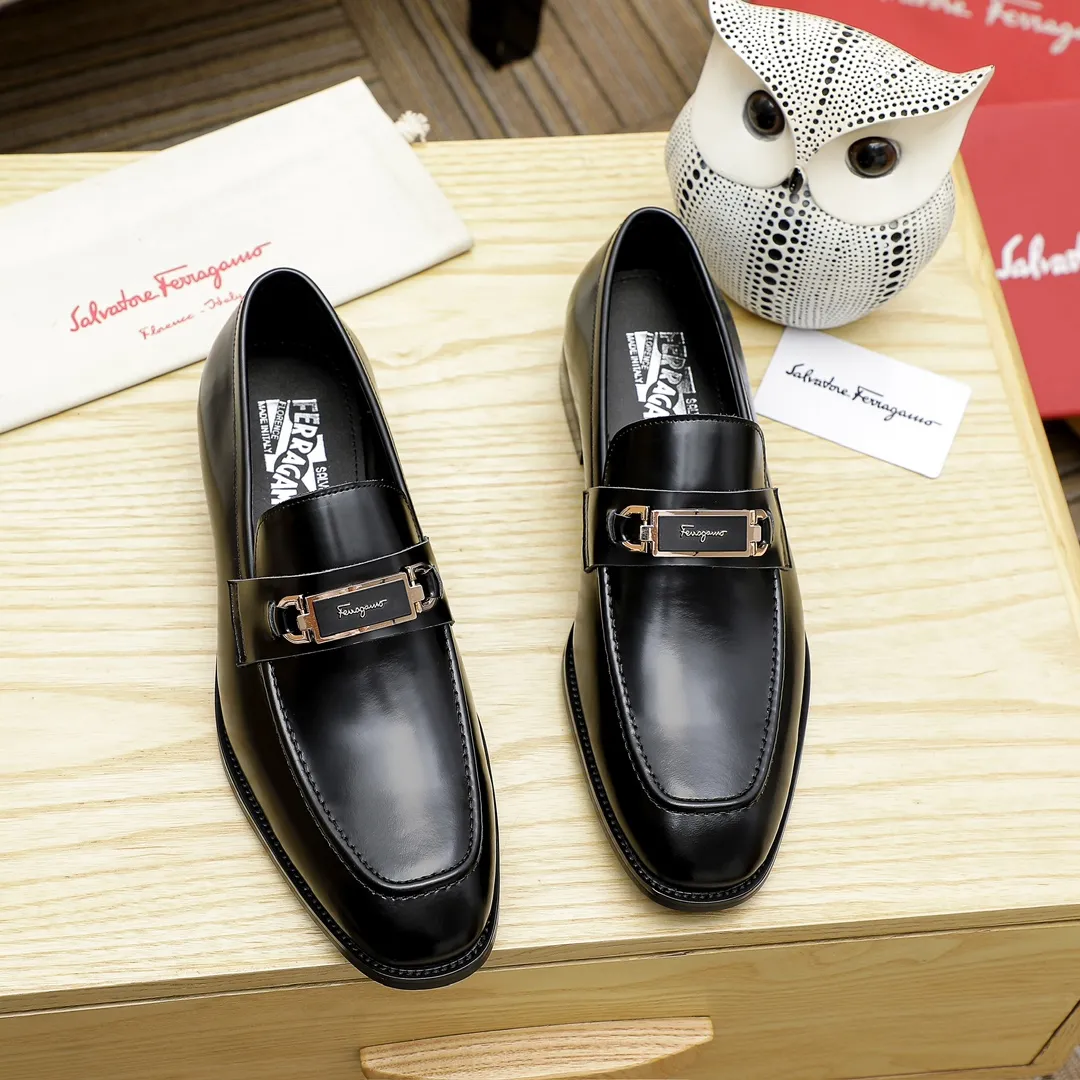 Factory price 460 🔥Ferragamo's new men's casual slip-on shoes🇨🇳Official website original 1:1 mold opening, original quality💯Fine workmanship, high-end luxury☘The upper is made of imported Italian first-layer cowhide🌴Water-dyed🐂Leather lining🍓Rubber wear-resistant and non-slip outsole, breathable and comfortable to wear🍍The first choice for high-grade men, black is optional! Code number 38-44 (45.46. Can be customized)